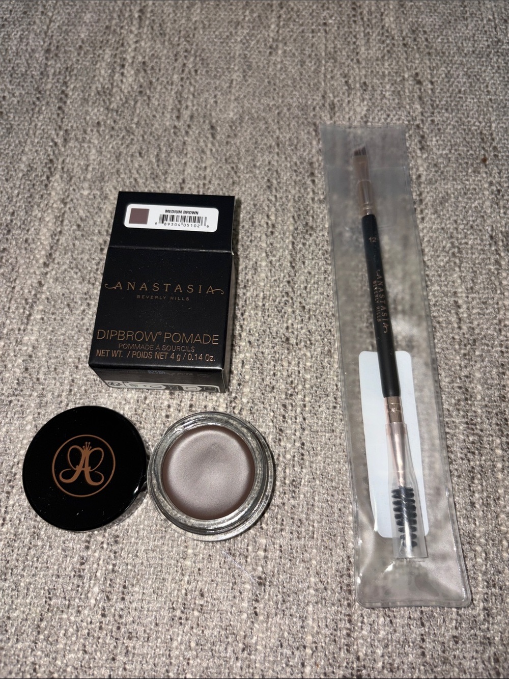 Anastasia Beverly Hills dipbrow pomade with brush number 12